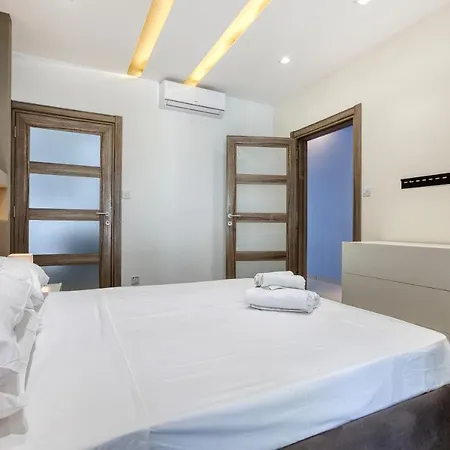Stunning 2br W/hill View, Perfect For Relaxing By 360 Estates *