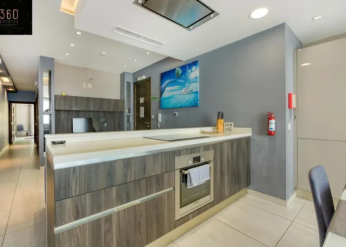 Stunning 2br W/hill View, Perfect For Relaxing By 360 Estates 아파트