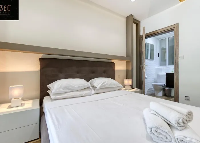 Stunning 2br W/hill View, Perfect For Relaxing By 360 Estates 아파트 *