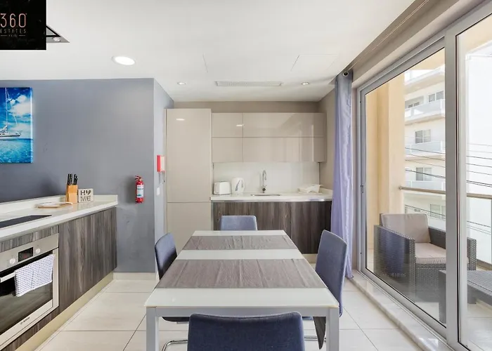 Stunning 2br W/hill View, Perfect For Relaxing By 360 Estates 아파트