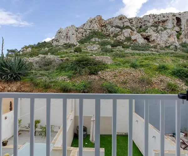 Stunning 2br W/hill View, Perfect For Relaxing By 360 Estates 멜리에하